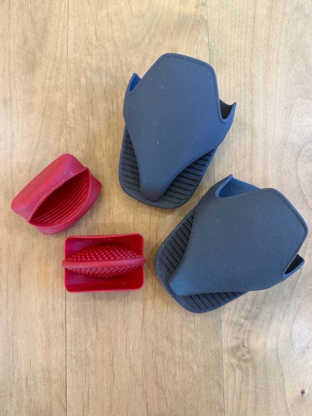 Pampered Chef Silicone Mini Mitts and Pot Holders Set